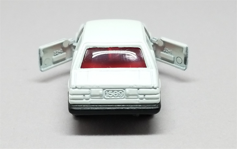 Illustration for article titled Radcast 2018: Tomica Toyota Corolla Sedan
